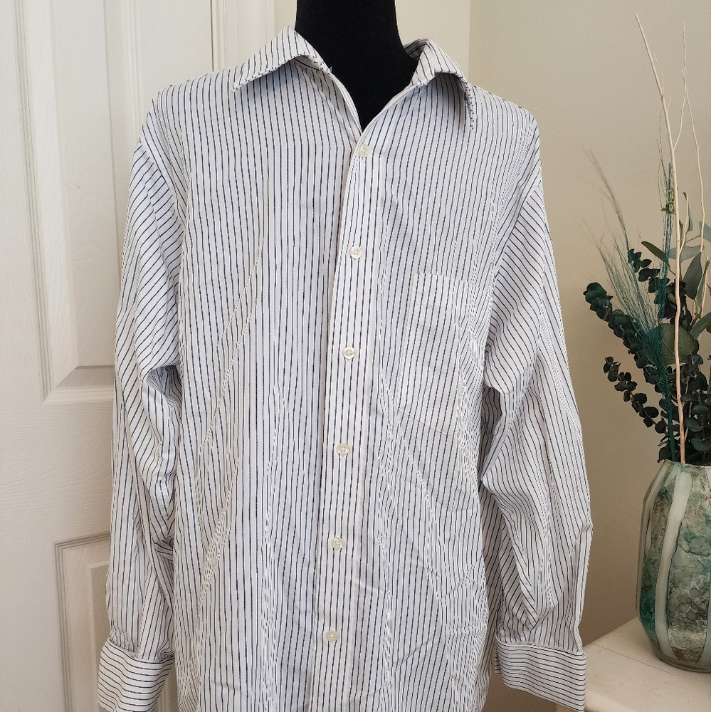 Men's Chaps Button Up Dress Shirt Size 16 1/2 (32-33) Equivalent to L